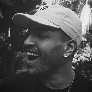 <p>Designer e Videomaker, nascido e criado em São Paulo, artes e criação sempre estiveram presentes na minha vida, transformar ideias em algo concreto me fascina.</p> equipe