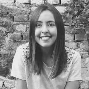 <p>Jornalista, cristã protestante, mãe de pet, filha caçula, tia babona.
Como sou fã de boas histórias, a leitura e a escrita sempre fizeram parte da minha vida.
Creio que a Comunicação pode mudar a vida das pessoas, basta nos permitirmos ouvir uns aos outros e captarmos a essência.
Acredito em viver experiências, mesmo com perrengues! Sou paz & amor, com uma vida social regada a filmes, séries, livros e rolês tranquilos!</p> equipe